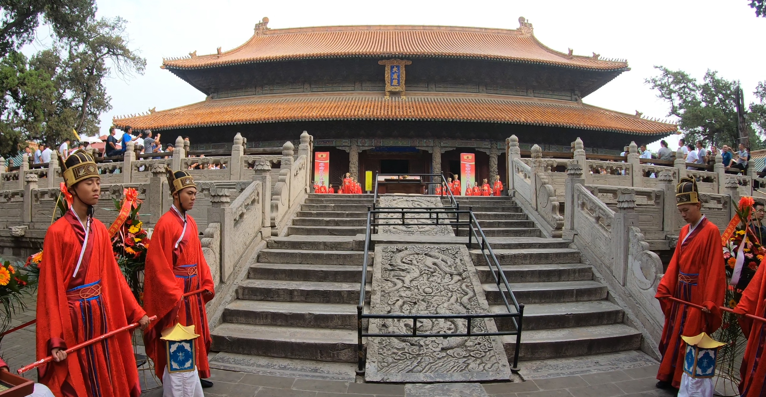 中華孔子學(xué)會(huì)紀(jì)念孔子誕辰2570年祭孔大典在曲阜舉行